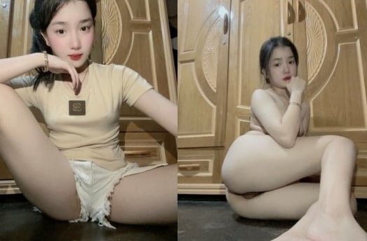 Em sinh viên e thẹn phô bày vùng kín